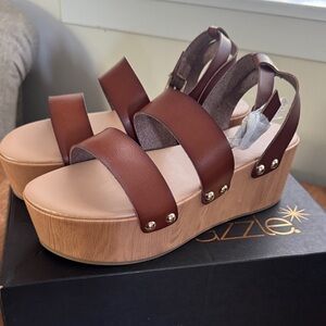 Shoe Dazzle Brown Leather Platform Sandals
